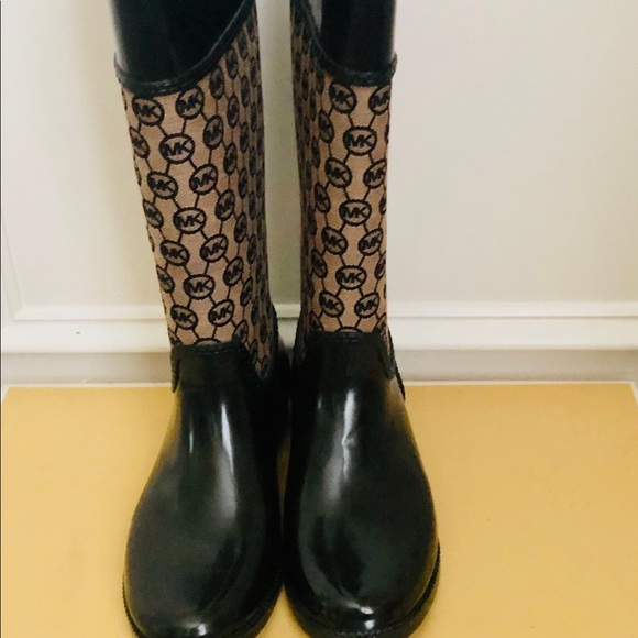 Michael Kors Rainboots - Picture 2 of 3